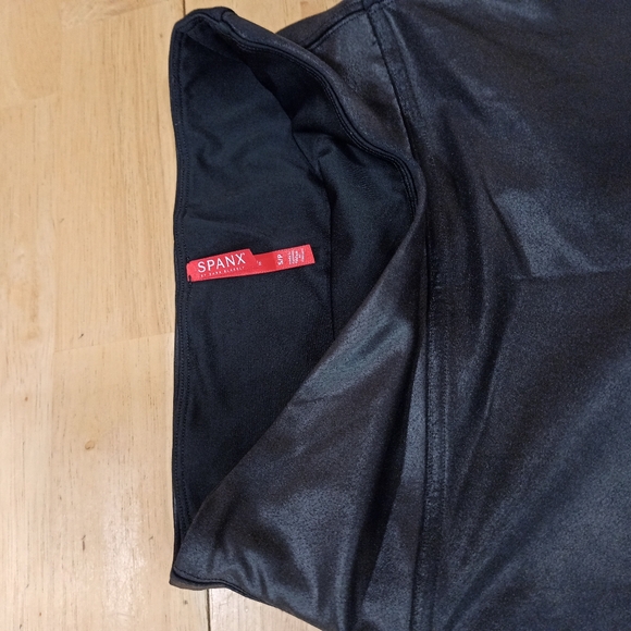 SPANX Womens XS Faux Leather Leggings in Black Pull On Shapewear Stretchin - Picture 5 of 12